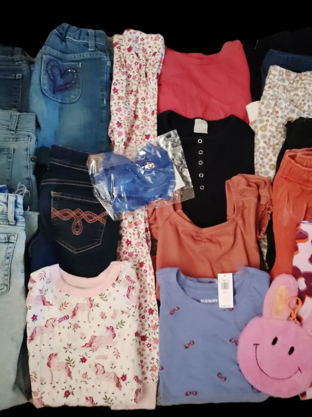 HUGE LOT OF CLOTHES TOPS JEANS OUTFITS OLD NAVY EPIC THREADS~GIRLS SIZE M 7-8